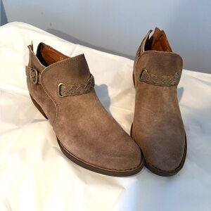 BORN Women’s Tan Leather Ankle Boots Size 6.5M